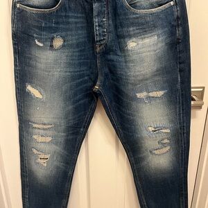 Scotch & Soda distressed BOYFRIEND Cut Blue Jeans. Vintage Vibe Button Closure.